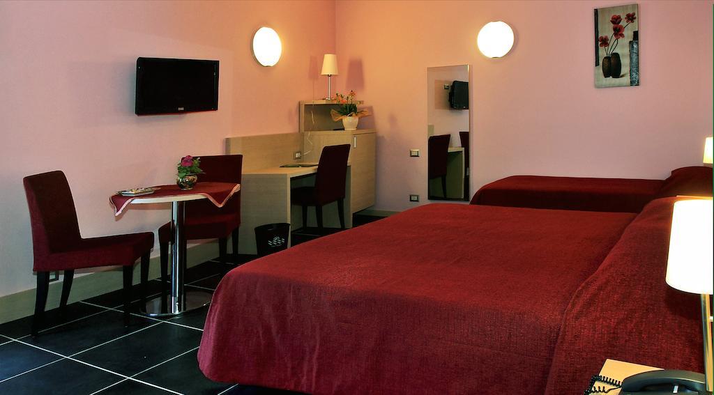 Tus'Hotel Castel di Tusa Ruang foto